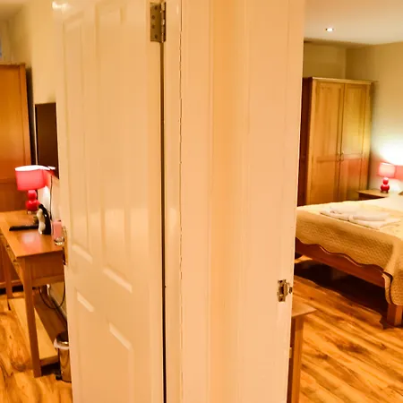 Edinburgh City Suites-2